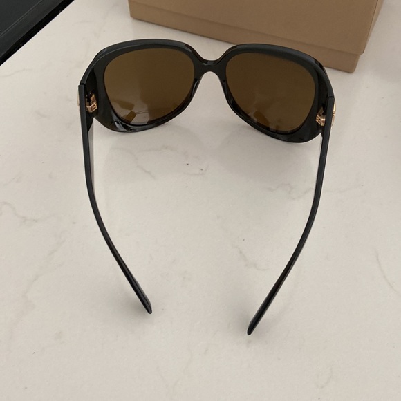 NWT Burberry Women’s Brownish Black oversized Sunglasses. - Picture 8 of 10